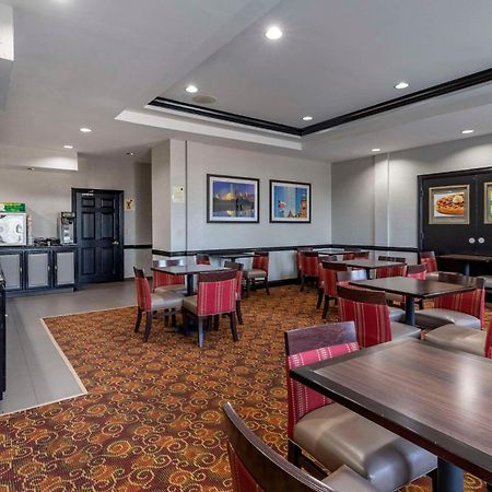 Quality Inn & Suites I-35 E-Walnut Hill Dallas Esterno foto