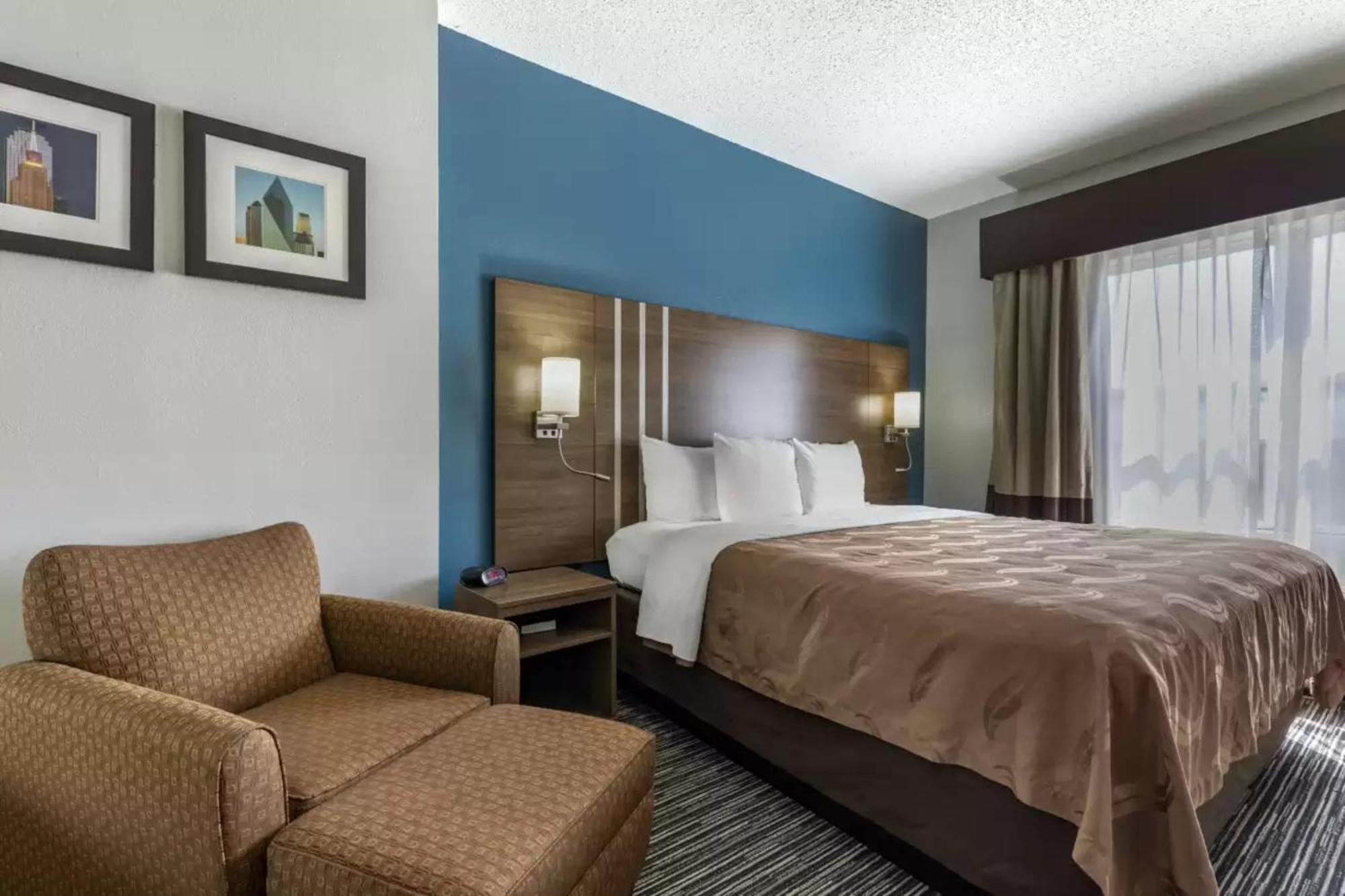 Quality Inn & Suites I-35 E-Walnut Hill Dallas Esterno foto