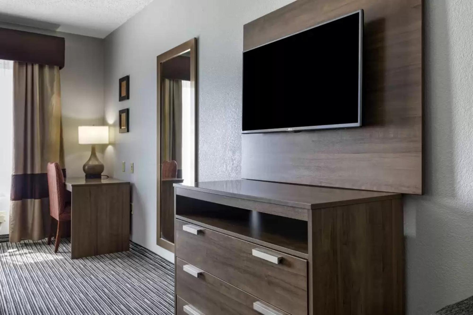 Quality Inn & Suites I-35 E-Walnut Hill Dallas Esterno foto