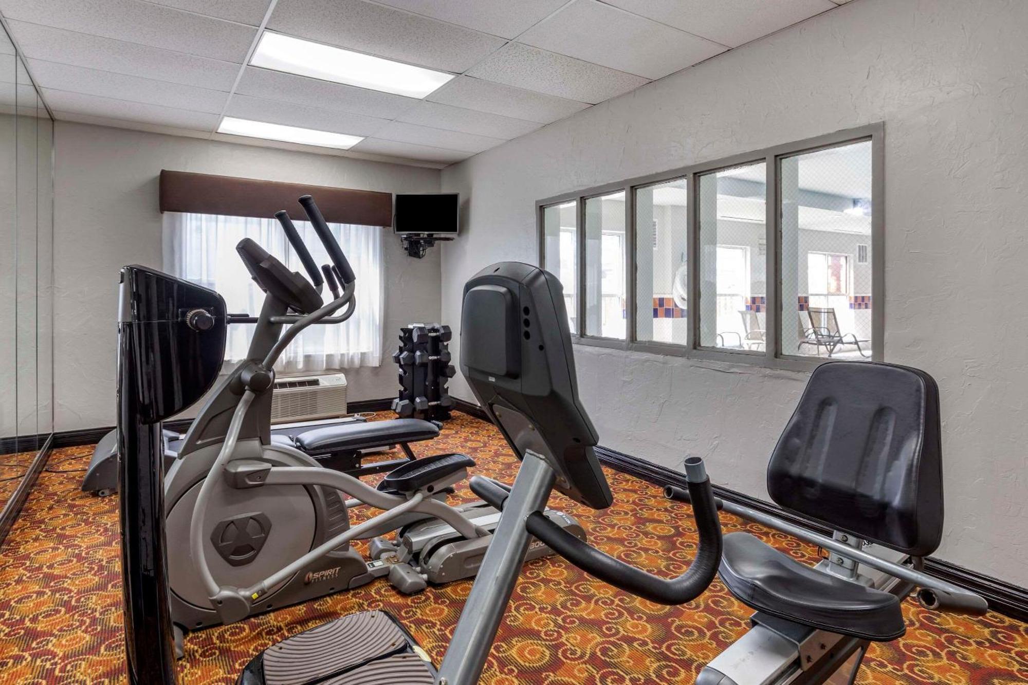 Quality Inn & Suites I-35 E-Walnut Hill Dallas Esterno foto