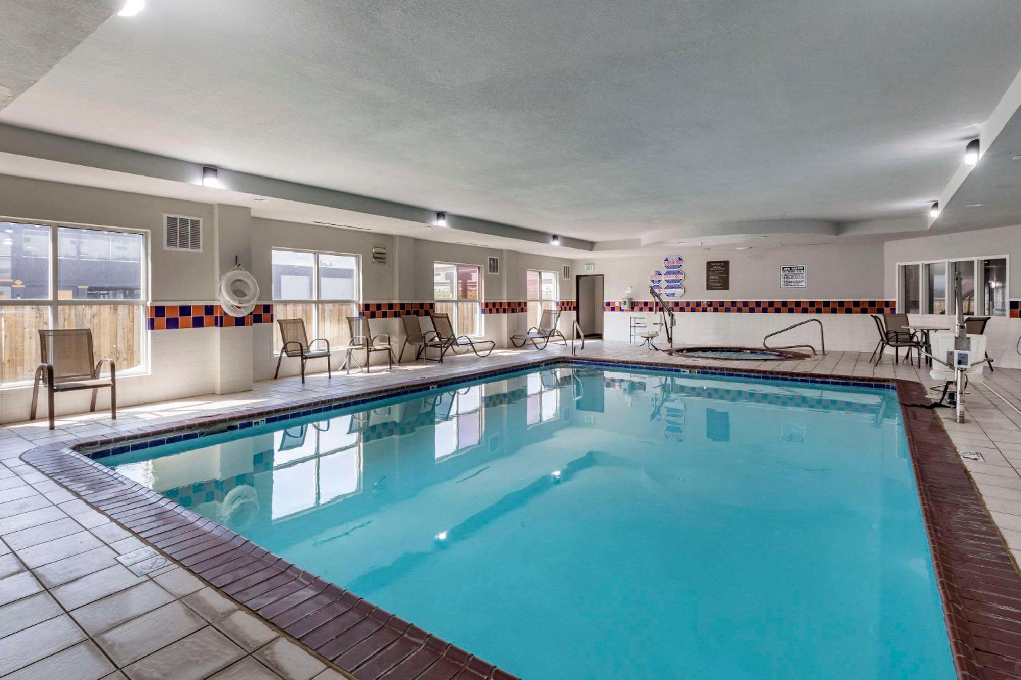 Quality Inn & Suites I-35 E-Walnut Hill Dallas Esterno foto