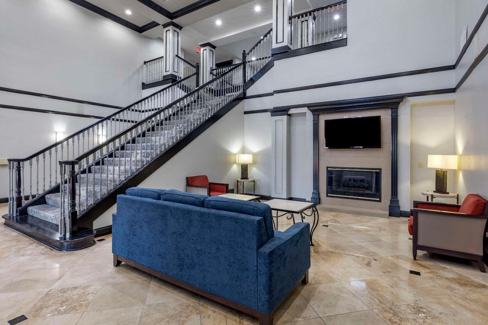 Quality Inn & Suites I-35 E-Walnut Hill Dallas Esterno foto