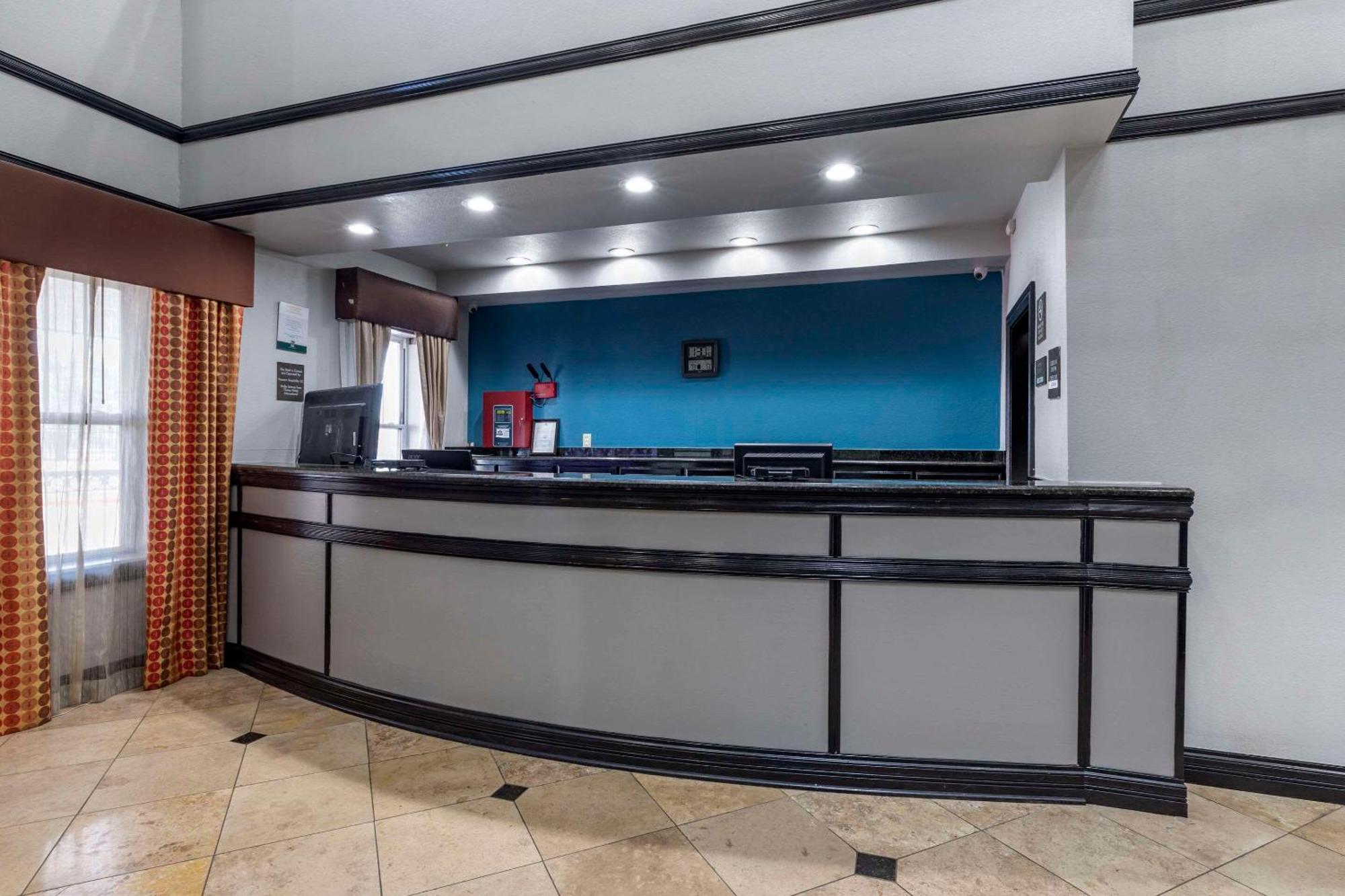 Quality Inn & Suites I-35 E-Walnut Hill Dallas Esterno foto